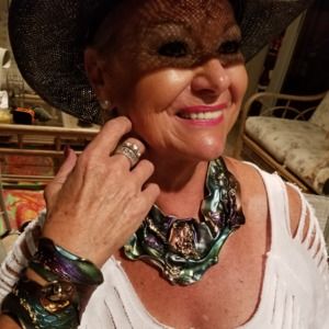 Meet your Posher, Joyce